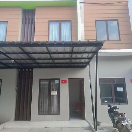 Colombus Residence Karawang Mitra Reddoorz Telukjambe Εξωτερικό φωτογραφία