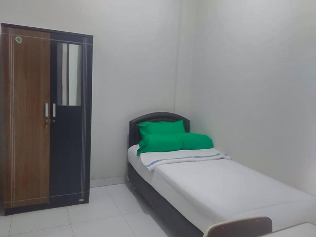 Colombus Residence Karawang Mitra Reddoorz Telukjambe Εξωτερικό φωτογραφία