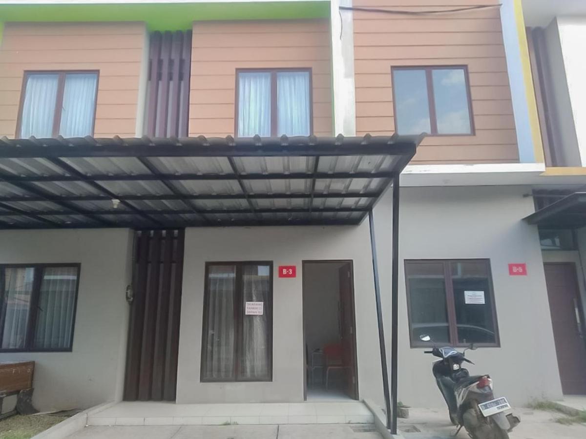 Colombus Residence Karawang Mitra Reddoorz Telukjambe Εξωτερικό φωτογραφία